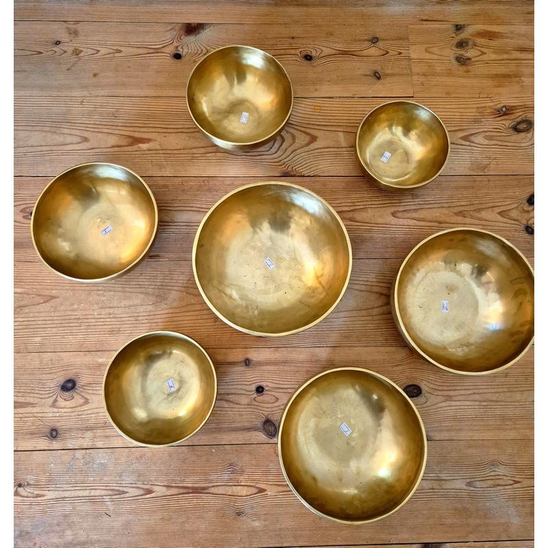 Sæt med 7 gyldne skåle